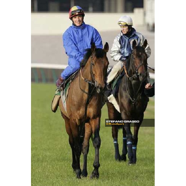 Frankie Dettori on Alkaased followed by Kieren Fallon on Oujia Board after morning track works at Fuchu race course Tokyo, 25th november 2005 ph. Stefano Grasso