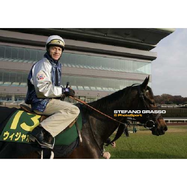 Kieren Fallon on Oujia Board after morning track works at Fuchu race course Tokyo, 25th november 2005 ph. Stefano Grasso