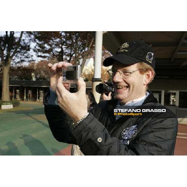 Lord Derby taking pictures to Oujia Board at Fuchu race course Tokyo, 25th november 2005 ph. Stefano Grasso