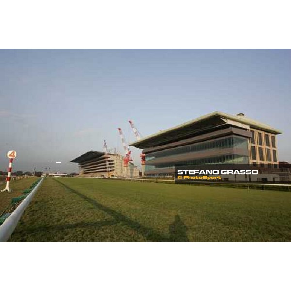 a panoramic view of the grandstands at Fuchu race course Tokyo, 25th november 2005 ph. Stefano Grasso