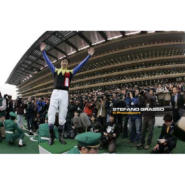 Yutaka Take winner of The Japan Cup Dirt Tokyo, 26th november 2005 ph. Stefano Grasso