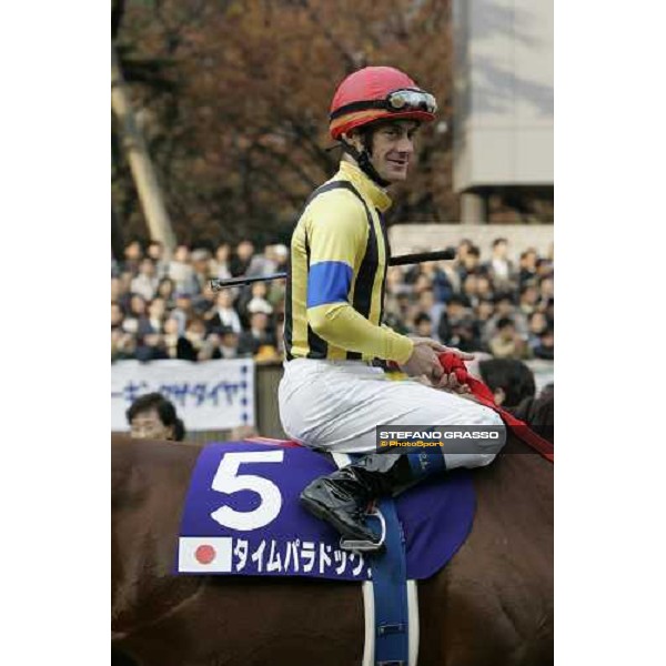 Olivier Peslier on Time Paradox in the paddock of the Japan Cup Dirt at Fuchu race course Tokyo, 26th november 2005 ph. Stefano Grasso