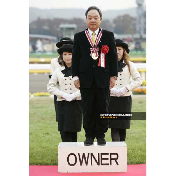 the owner of Kane Hekili, owned by Kaneko Makoto Holdings Co. Ltd, winners of the Japan Cup Dirt at Fuchu race course Tokyo, 26th november 2005 ph. Stefano Grasso