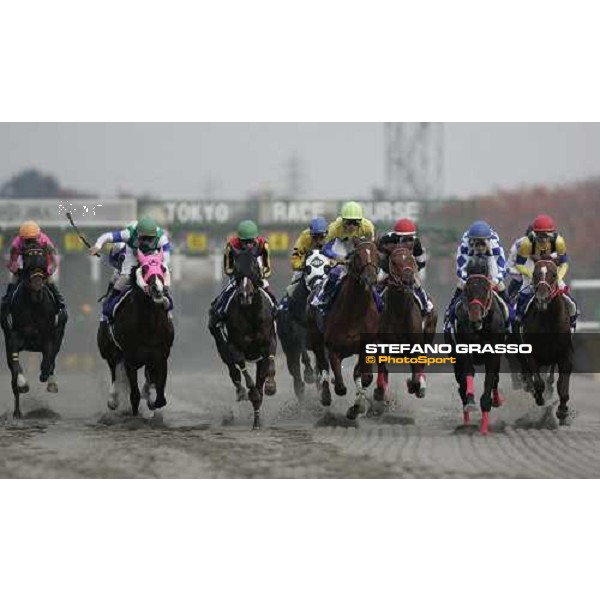 3rd from right, Yutaka Take on Kane Hekili leads towards the first bend of the Japan Cup Dirt at Fuchu race course Tokyo, 26th november 2005 ph. Stefano Grasso
