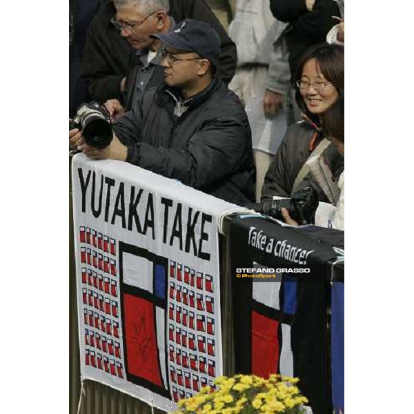 fans of Yutaka Take at Fuchu race course Tokyo, 26th november 2005 ph. Stefano Grasso
