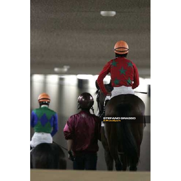 runners go to the start walking under the tunnel at Fuchu race course Tokyo, 26th november 2005 ph. Stefano Grasso