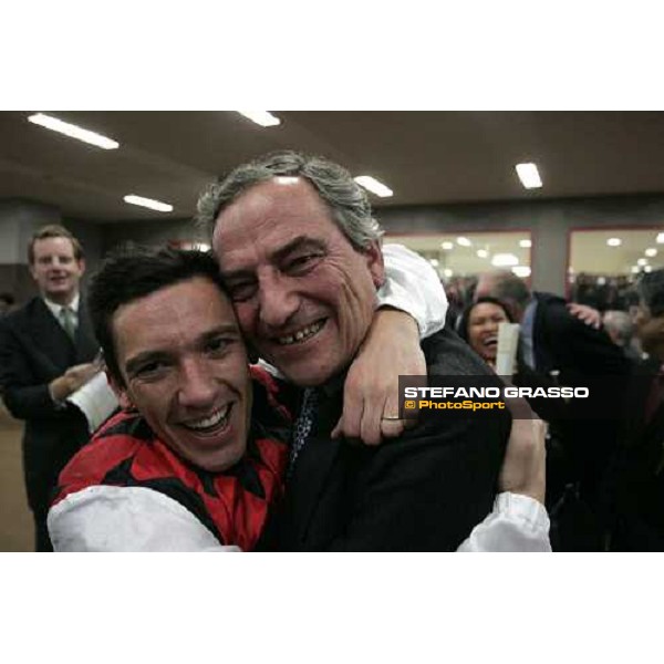 Frankie Dettori and Luca Cumani after the race Tokyo, 27th november 2005 ph. Stefano Grasso