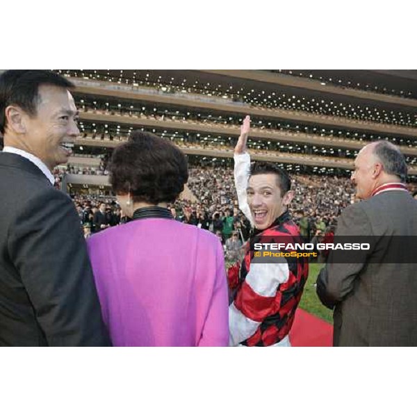Frankie Dettori during giving prize of the Japan Cup 2005 at Fuchu racetrack won with Alkaased Tokyo, 27th november 2005 ph. Stefano Grasso