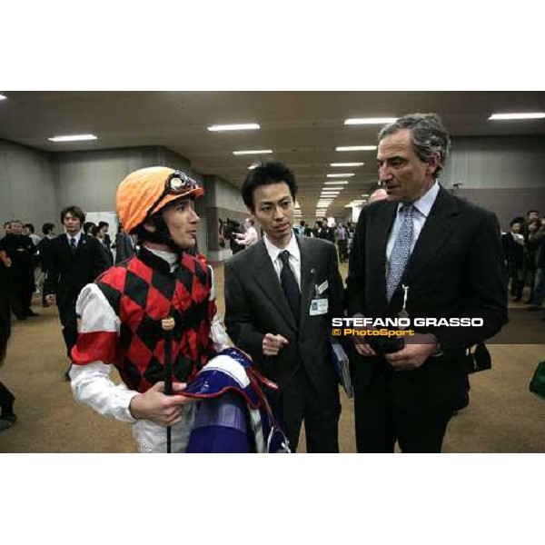 Have we won teh Japan Cup ? Luca Cumani and Frankie Dettori wait for the result of the race Tokyo, 27th november 2005 ph. Stefano Grasso