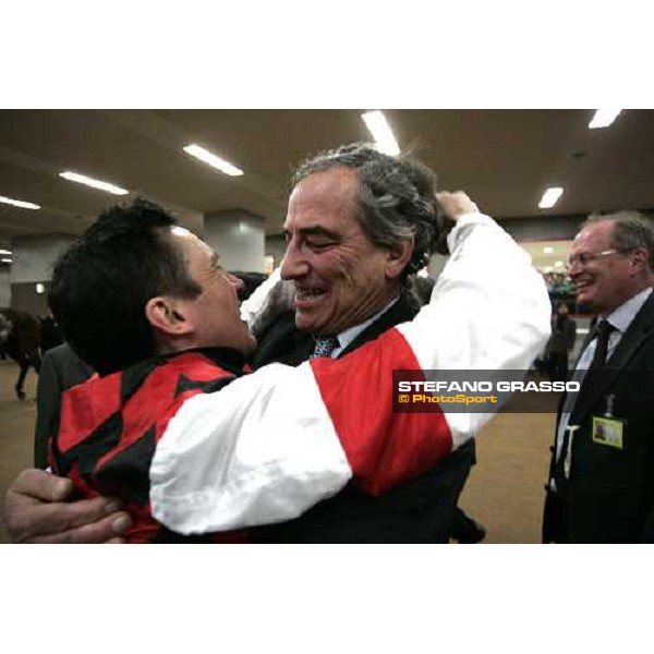 Thank you Frankie, says Luca Cumani to him Tokyo, 27th november 2005 ph. Stefano Grasso