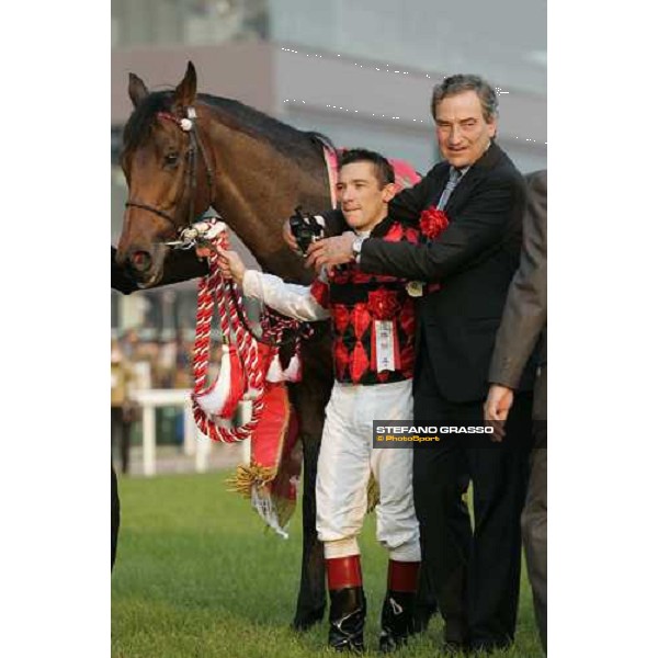 Luca Cumani and Frankie Dettori with Alkaased winners of The Japan Cup 2005 Tokyo, 27th november 2005 ph. Stefano Grasso