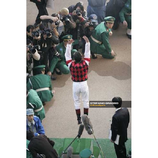 Frankie Dettori winner of the Japan Cup 2005, jumps in front of the photographers Tokyo, 27th november 2005 ph. Stefano Grasso