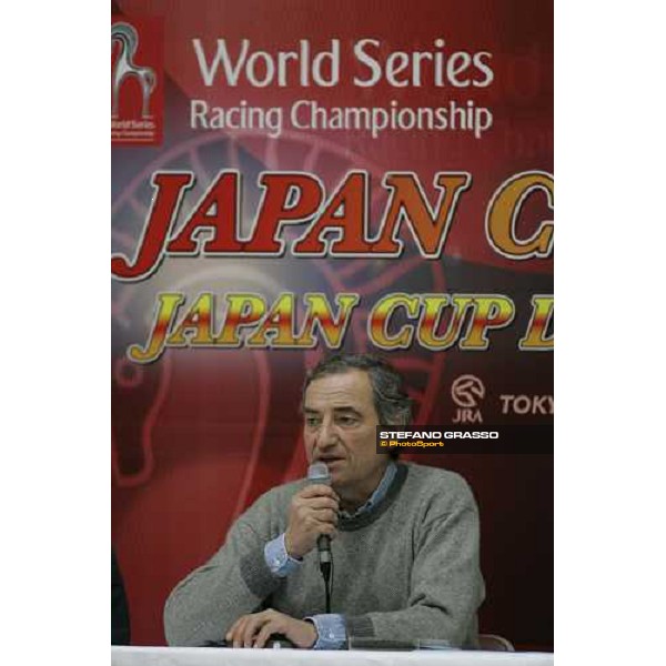 Luca Cumani answer to the questions of japanese press during the press conference of the Japan Cup Tokyo, 27th november 2005 ph. Stefano Grasso