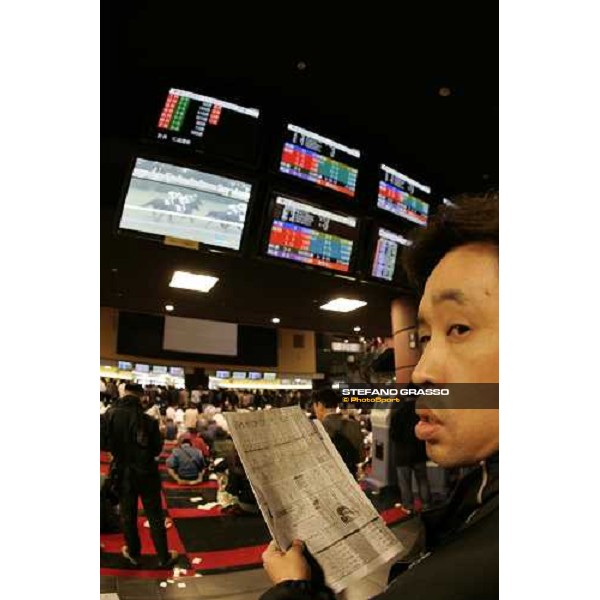 a racegoer at Fuchu race course Tokyo, 27th november 2005 ph. Stefano Grasso