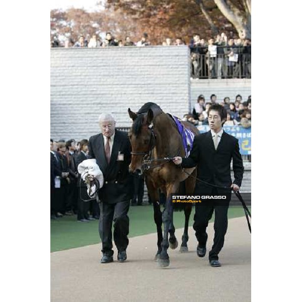 Alkaased in the parade ring of Fuchu race course Tokyo, 27th november 2005 ph. Stefano Grasso