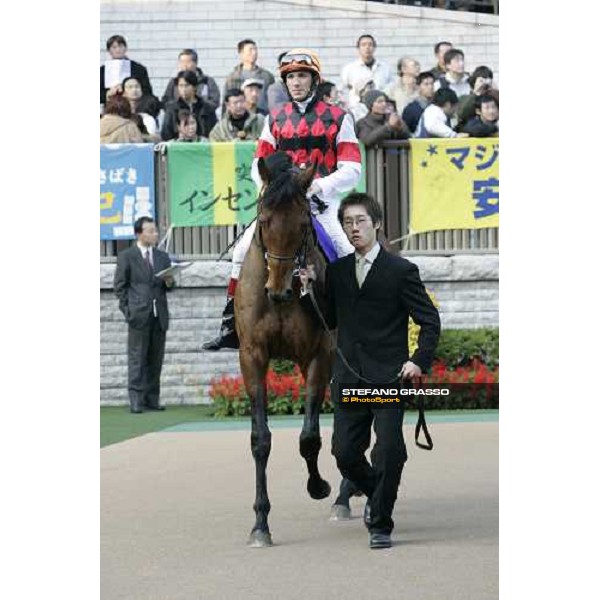 Frankie Dettori on Alkaased at Fuchu race course before the race Tokyo, 27th november 2005 ph. Stefano Grasso