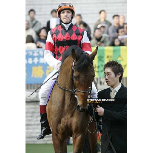Frankie Dettori on Alkaased at Fuchu race course before the Japan Cup Tokyo, 27th november 2005 ph. Stefano Grasso