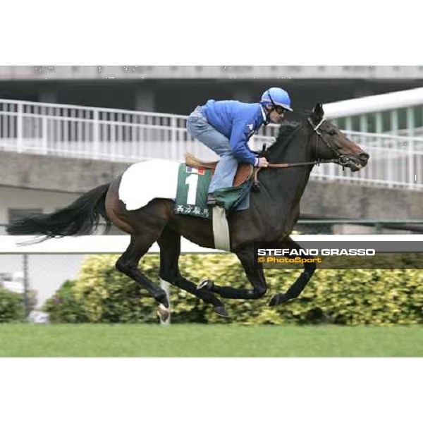 Olivier Peslier on Westerner during morning track works at Sha Tin Hong Kong, 7th dec. 2005 ph. Stefano Grasso