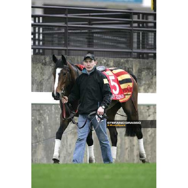 Alexander Goldrun comes back to the stable after morning track works at Sha Tin Hong Kong, 7th dec. 2005 ph. Stefano Grasso