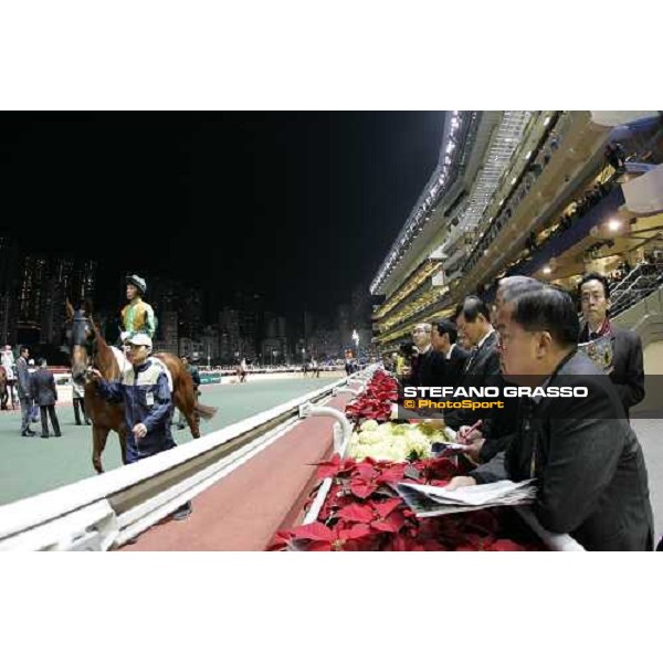 the parade ring of Cathay Pacific International Jockey\'s Championship at Happy Valley Hong Kong, 8th december 2005 ph. Stefano Grasso