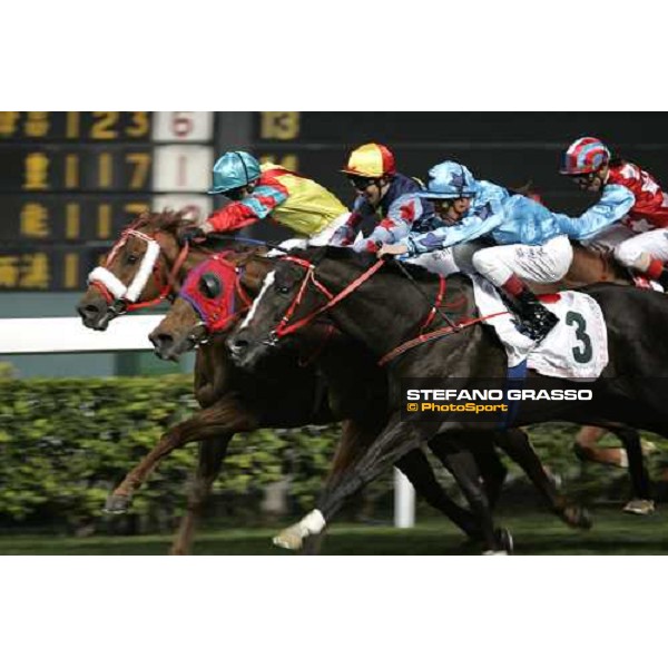 Y.T.Cheng on Sparkle (in the middle) wins the 1st leg of Cathay Pacific International Jockey\'s Championship at Happy Valley, beating Andreas Starke on Right Choice Steven Dye on Freebird Hong Kong, 8th december 2005 ph. Stefano Grasso