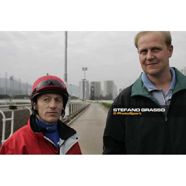 Kieren Fallon and Ed Dunlop after morning works at Sha Tin race track Hong Kong, 9th dec. 2005 ph. Stefano Grasso