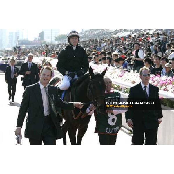 Lord Derby coming back with Oujia Board and Kieren Fallon after winnoing the Cathay Pacific Hong Kong Vase at Sha Tin race course Hong Kong, 11th december 2005 ph. Stefano Grasso