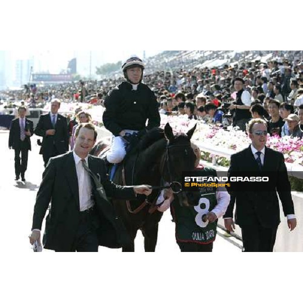 Lord Derby coming back with Oujia Board and Kieren Fallon after winnoing the Cathay Pacific Hong Kong Vase at Sha Tin race course Hong Kong, 11th december 2005 ph. Stefano Grasso 