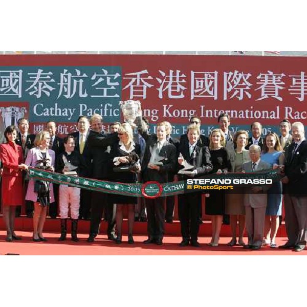 Oujia Board\'s connection winners of the Cathay Pacific Hong Kong Vase at Sha Tin race course Hong Kong, 11th december 2005 ph. Stefano Grasso