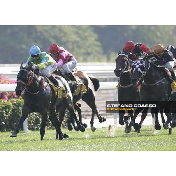 Glens Schofield on Natural Blitz wins the Cathay Pacific Hong Kong Sprint at Sha Tin race course Hong Kong, 11th december 2005 ph. Stefano Grasso