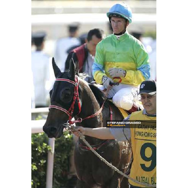 Glen Schofield on Natural Blitz comes back to the winner enclosure after winning the Cathay Pacific Hong Kong Sprint at Sha Tin race course Hong Kong, 11th december 2005 ph. Stefano Grasso