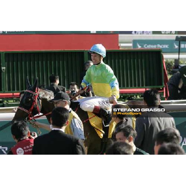 Derek Cruz congratulates with Glen Schofield on Natural Blitz winners of the Cathay Pacific Hong Kong Sprintat Sha Tin race course Hong Kong, 11th december 2005 ph. Stefano Grasso