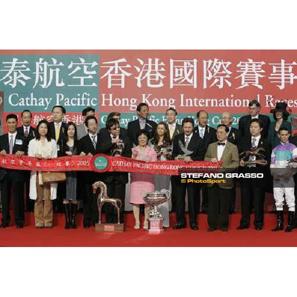 giving prize ceremony for Vengeance of Rain\'s connection winners of the Cathay Pacific Hong Kong Cup at Sha Tin race course Hong Kong, 11th dec. 2005 ph. Stefano Grasso