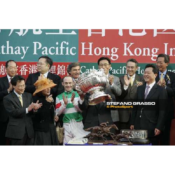 giving prize of The Cathay Pacific Hong Kong Mile won by Olivier Peslier on Hat Trick Hong Kong, 11th dec. 2005 ph. Stefano Grasso