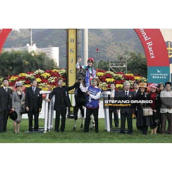 winner\'s connection of The Cathay Pacific Hong Kong Mile won by Olivier Peslier on Hat Trick Hong Kong, 11th dec. 2005 ph. Stefano Grasso