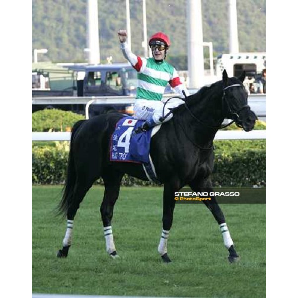 Olivier Peslier on Hat Trick comes back in triumph after winning the Cathay Pacific Hong Kong Mile Hong Kong, 11th dec. 2005 ph. Stefano Grasso