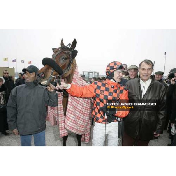 giving prize for Alain Laurent winner with Judoka Royal of Prix du Luxembourg Paris Vincennes, 28th january 2006 ph. Stefano Grasso