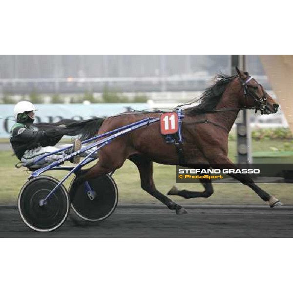 Enrico Bellei with Arc de Triomphe Paris Vincennes, 28th january 2006 ph. Stefano Grasso