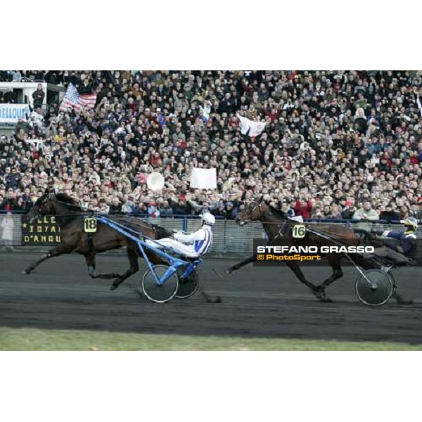 Christophe Gallier with Jag de Bellouet fly towards their second Grand Prix d\' Amerique, followed by Gigant Neo Paris, 29th january 2006 ph. Stefano Grasso