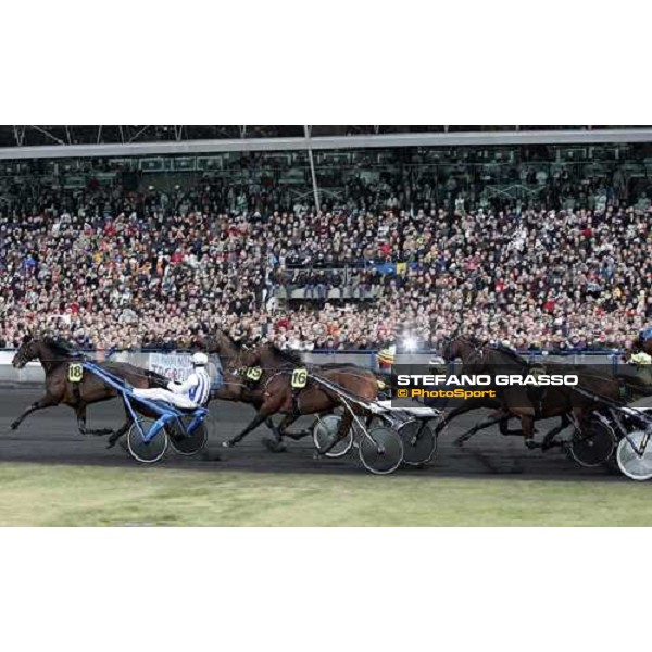 at the first passage of Grand Prix d\' Amerique, Christophe Gallier with Jag de Bellouet leads followed by Joyau d\' Amour and Gigant Neo Paris, 29th january 2006 ph. Stefano Grasso