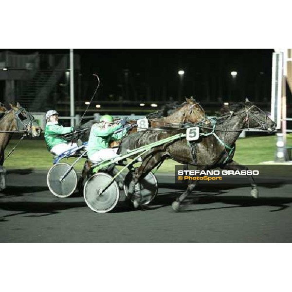 Joel Hallais with Passiflore du Rib wins Prix d\'Ambert beating Marco Smorgon with Guendalina Bar Paris Vincennes, 29th january 2006 ph. Stefano Grasso