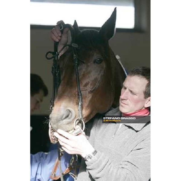 preparing Jag de Bellouet for the race Paris Vincennes, 29th january 2006 ph. Stefano Grasso