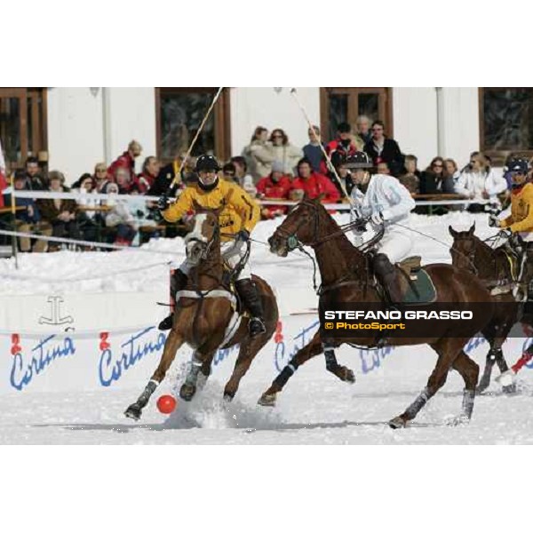 Hotel de La Poste vs. Deutsche Bank PWM - Eduardo Menendez e Martin Espain Gastaldi Cortina Winter Polo Cup Jager-LeCoultre Gold Cup Cortina, 23 febbraio 2006 ph.Stefano Grasso