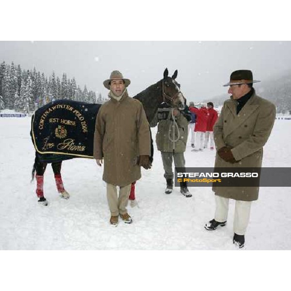 Sergio Tramontano e Aldo donadi in premiazione con Fruttigia, miglior cavalla del torneo Cortina Winter Polo Jaeger-LeCoultre Gold Cup Cortina, 25 febbrai 2006 ph. Stefano Grasso 
