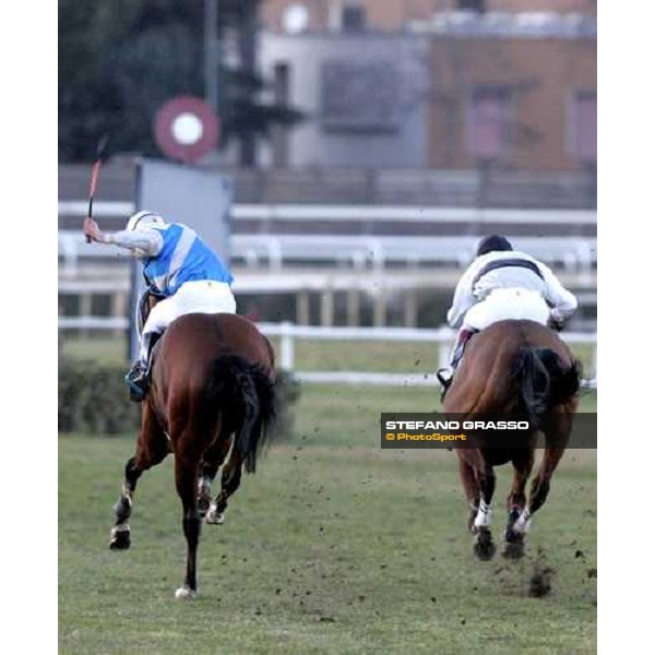 LVI Gran Corsa Siepi di Roma - Ange de Beaumont (right) and Green Again towards the finish line Roma, 19th february 2006 ph. Stefano Grasso
