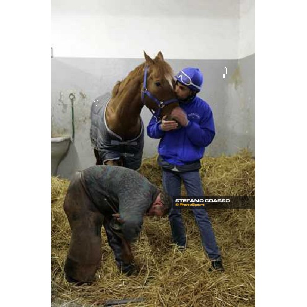 Alessandro Botti and the horse shoemaker prepare a horse for morning works at San Siro Milan, 17th february 2006 ph. Stefano Grasso