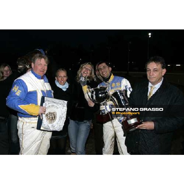 Holgher Ehlert, Fabrizio Ciulla with Early Maker, the owners and dott. Cesari in the winner enclosure of Gran Premio Ponte Vecchio Firenze, 5th march 2006 ph. Stefano Grasso