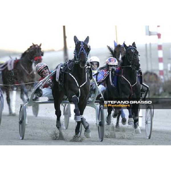 Pippo Gubellini with Gubellino wins Premio Veneto, beating Lorenzo Baldi with Gruccione Jet. Milan, 11th march 2006 ph. Stefano Grasso