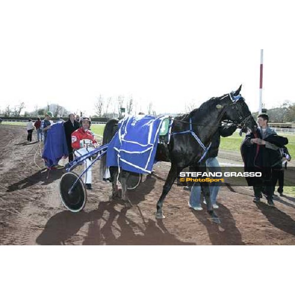 Criterium de Vitesse - Pippo Gubellini with Lets Go, 3rd placed, comes back to the stable Cagnes sur Mer, 12th march 2006 ph. Stefano Grasso