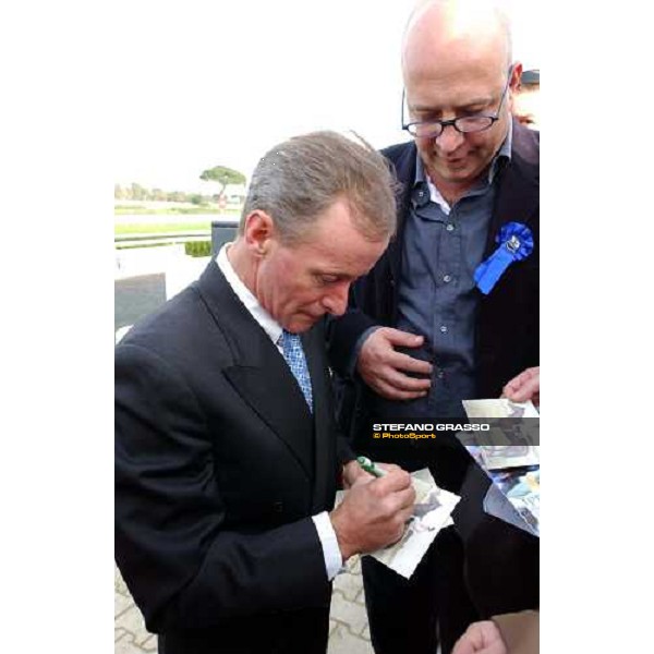 \'Pat Eddery signing autographs at Capannelle race track Rome, nov. 16 2003-ph.Stefano Grasso\' 